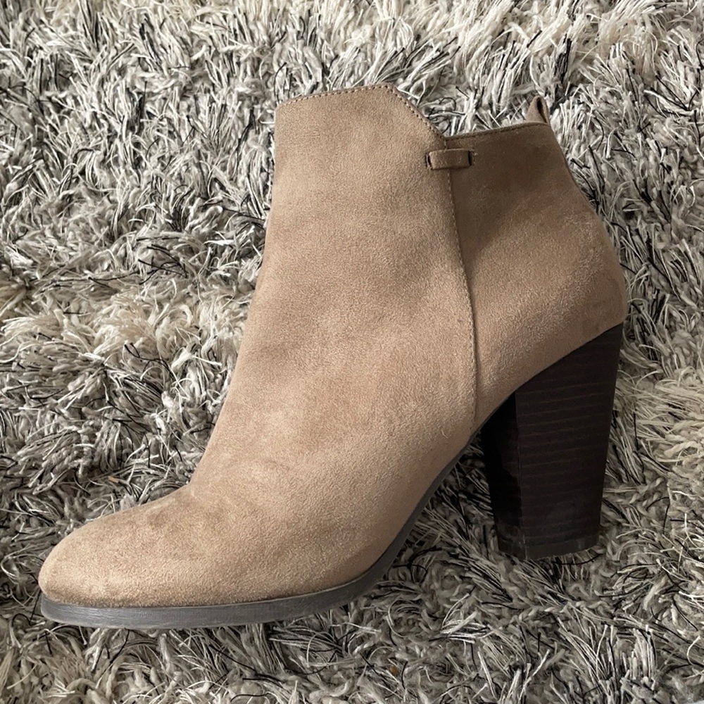 Beige bootie